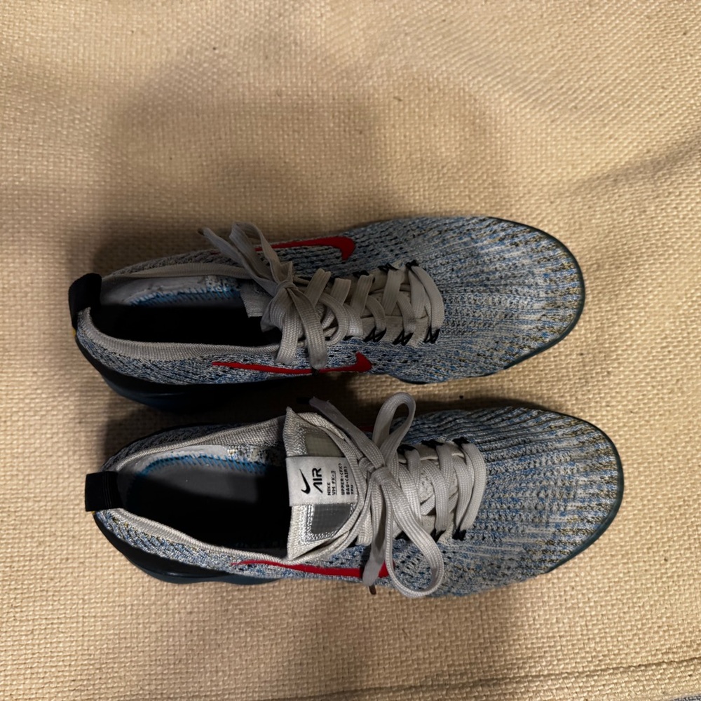 Nike Men's Gray and Red Athletic Shoes - Picture 2 of 6